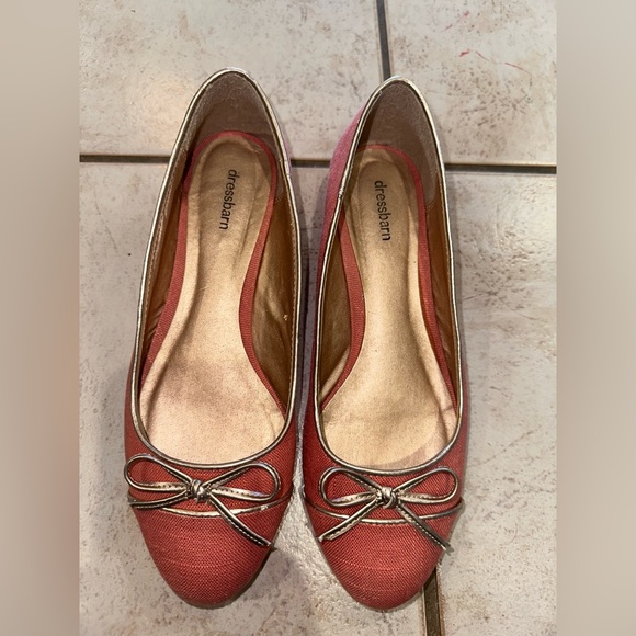 Women’s cute salmon pink flats with metallic trim and bow Dress Barn well loved - Picture 11 of 13